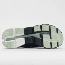 On Running Running Shoes On Cloudflyer Women's Black/White 11 On Running Running Shoes On Cloudflyer Women's Black/White